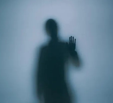 വിൽക്കാൻ വെച്ച ഖബറുകൾ